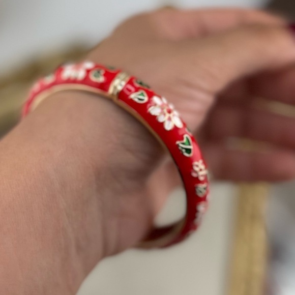Red Floral Enamel Bangle Bracelet – Vintage Style Hinged Cuff - Picture 5 of 11